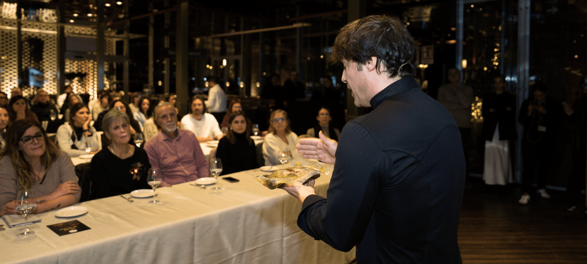 Ametller Origen showcooking at Marina Port Vell with chef Jordi Cruz, combining fine dining, creativity, and high-quality ingredients by the sea. 